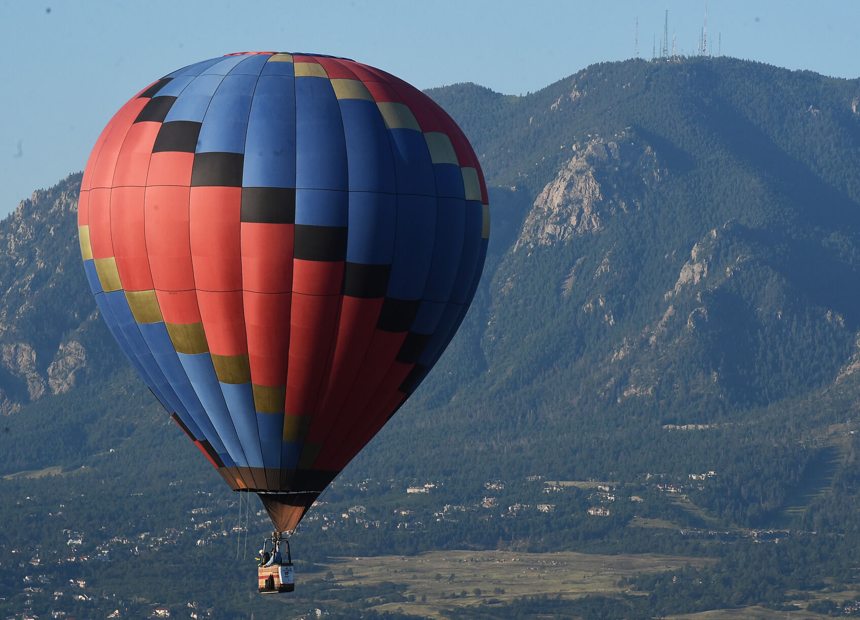 090521-news-balloons 114.JPG